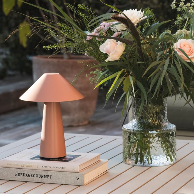 Lampka stołowa przenośna różowa Cannes IP44 na zewnętrz